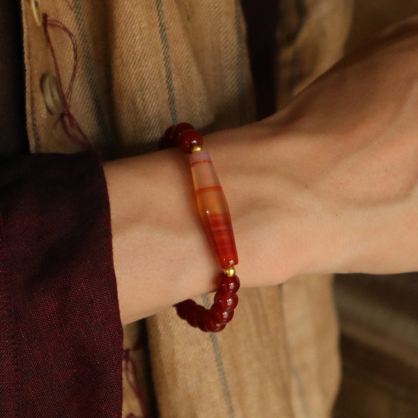 Whispering Dzi Bead Bracelet (8 mm)
