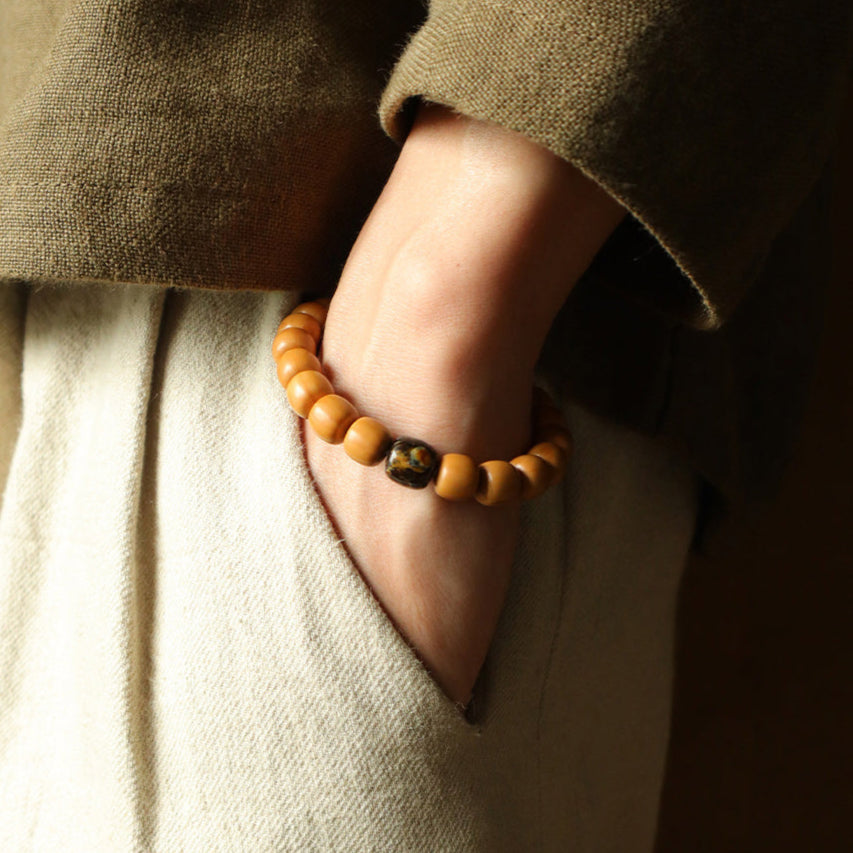 Cloud-Grain Walnut Bracelet (10 mm) 