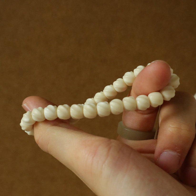 Snowmind – White Lotus Seed Mindfulness Bracelet