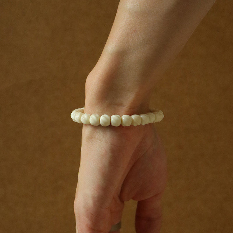 Snowmind – White Lotus Seed Mindfulness Bracelet