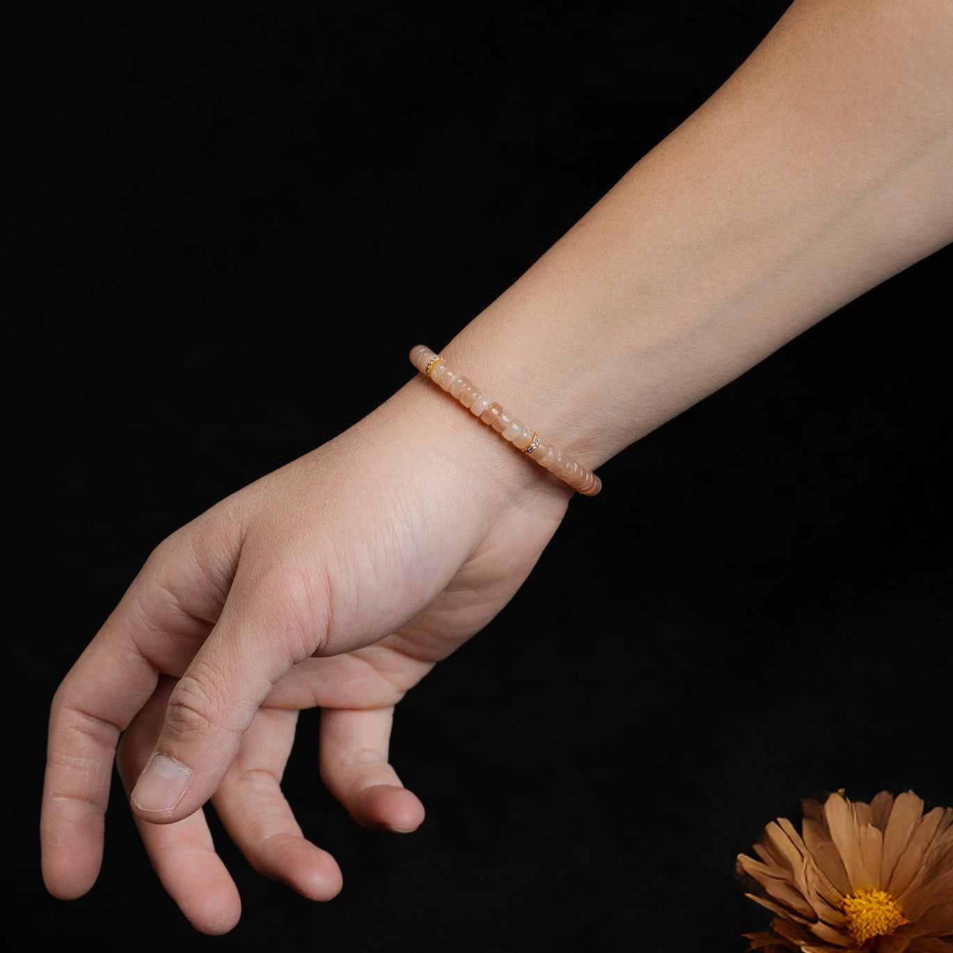 Moonlit Serenity Moonstone Bracelet (6 mm）