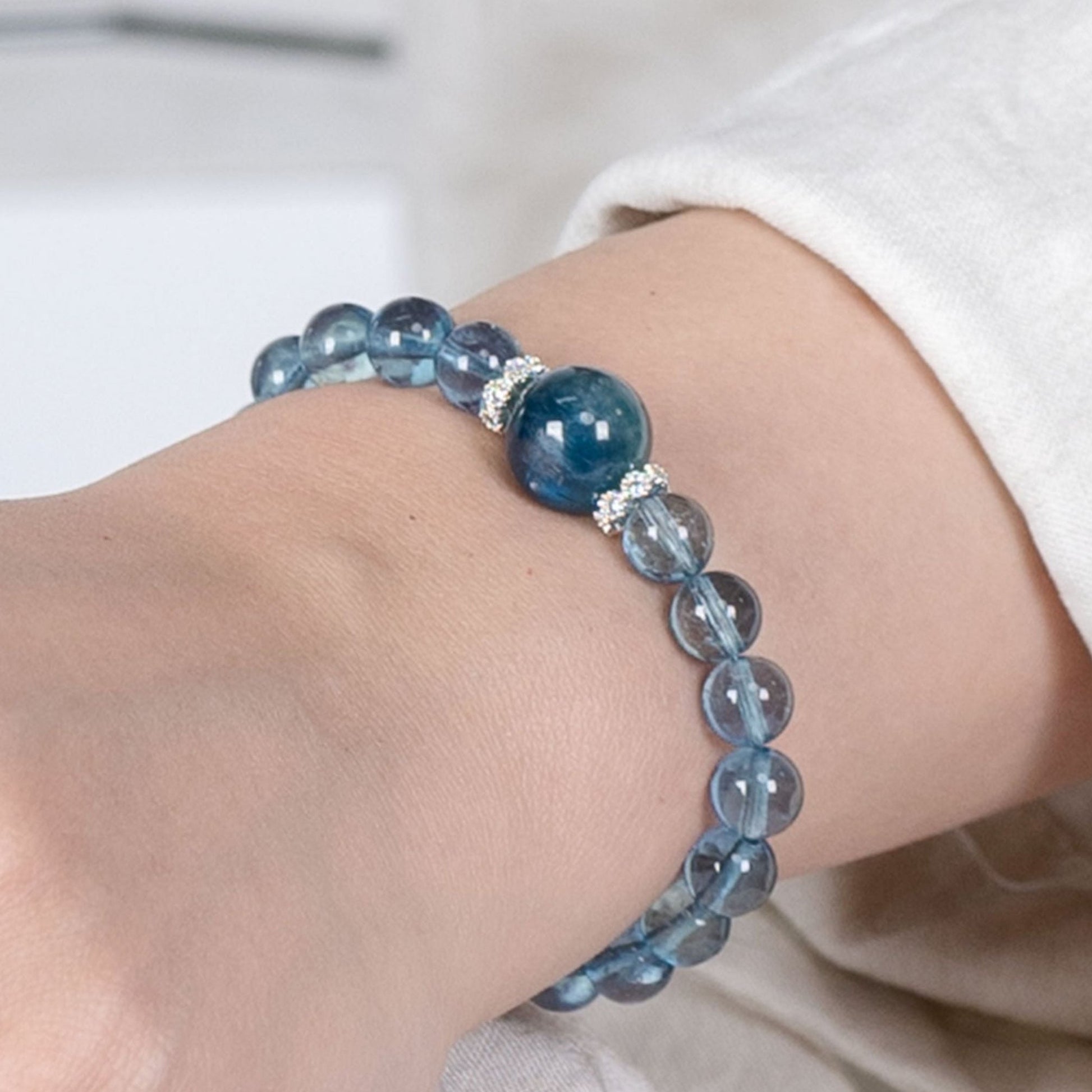 Ocean Blue Shield Bracelet – Aquamarine & Obsidian (7mm)